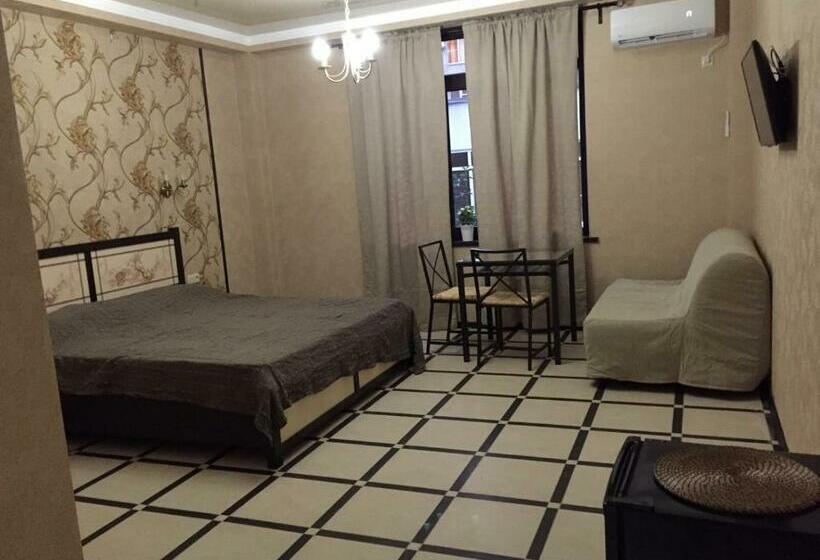 اتاق خانوادگی, амир