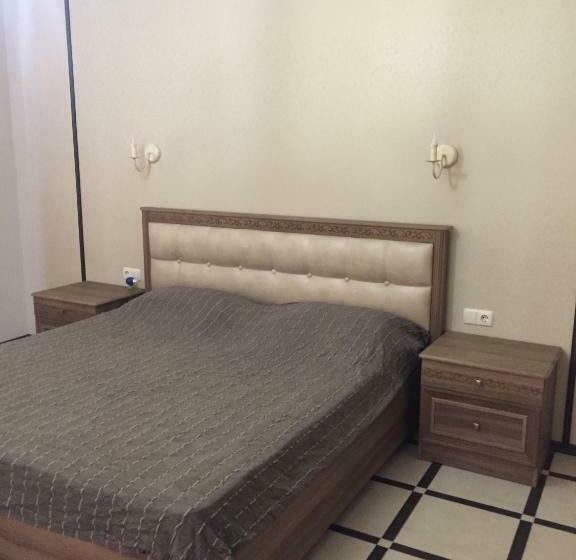 اتاق خانوادگی, амир