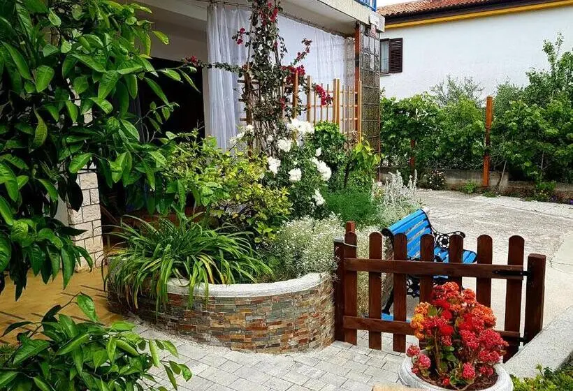 اتاق راحتی سه تخته, B&b Family Skvor