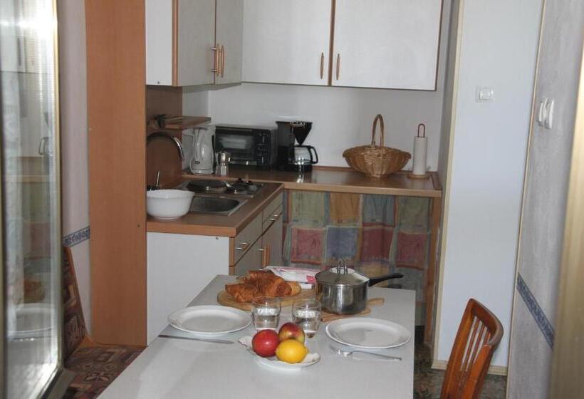 اتاق راحتی سه تخته, B&b Family Skvor