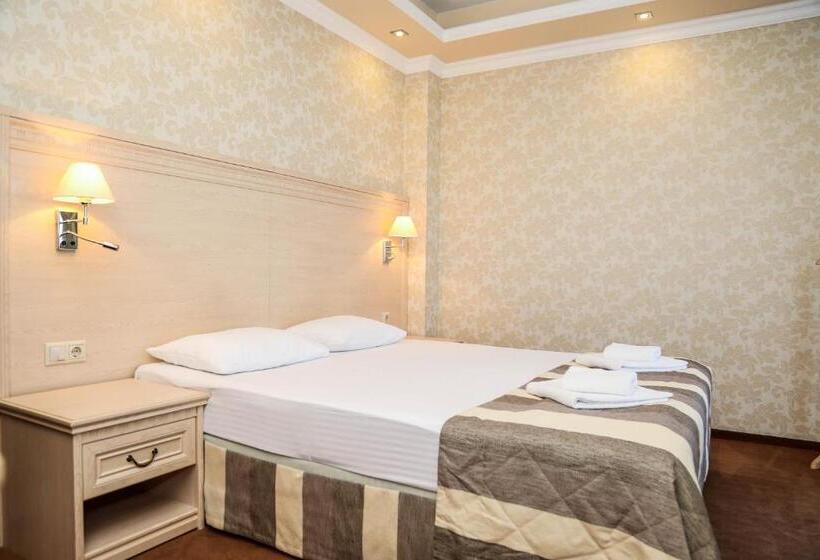 جناح مزوَّد بشرفة, Grand Hotel Gagra