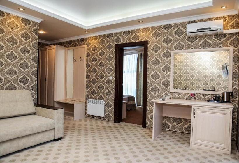 جناح مزوَّد بشرفة, Grand Hotel Gagra