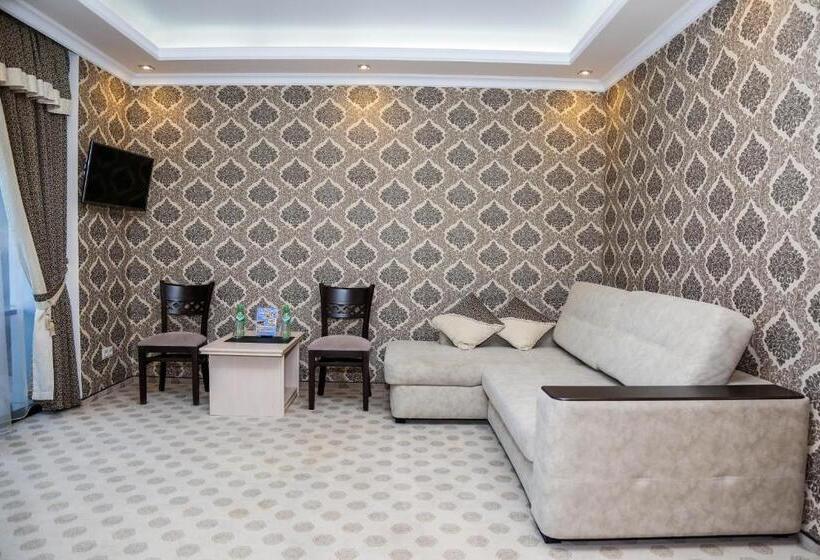 جناح مزوَّد بشرفة, Grand Hotel Gagra