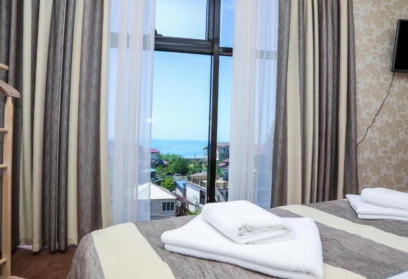 جناح مزوَّد بشرفة, Grand Hotel Gagra