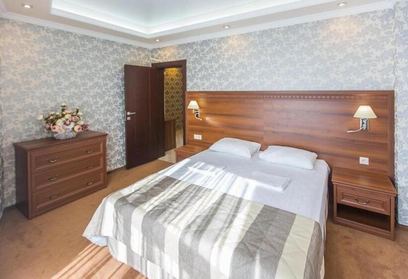 جناح مزوَّد بشرفة, Grand Hotel Gagra