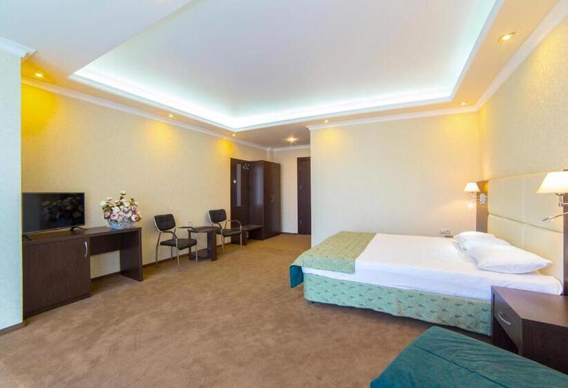 إستوديو قياسى, Grand Hotel Gagra