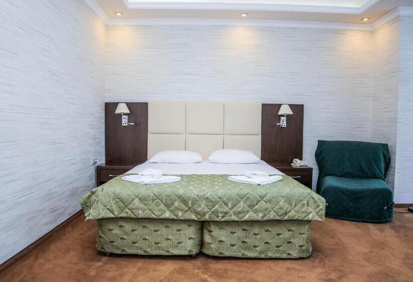 إستوديو قياسى, Grand Hotel Gagra