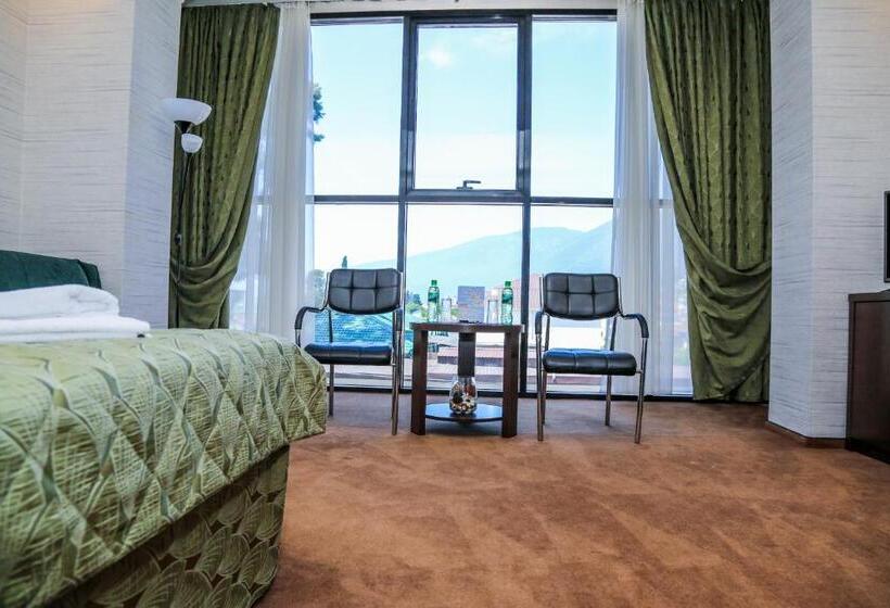 إستوديو قياسى, Grand Hotel Gagra