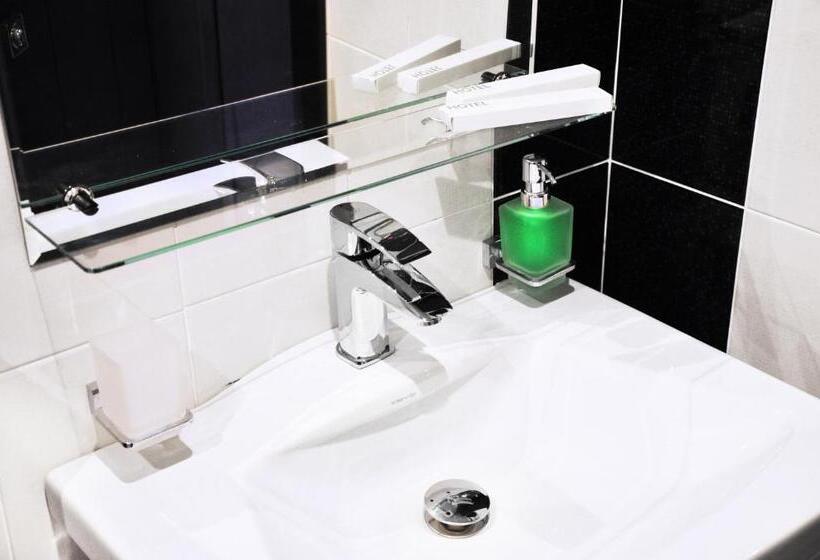 إستوديو قياسى, Grand Hotel Gagra