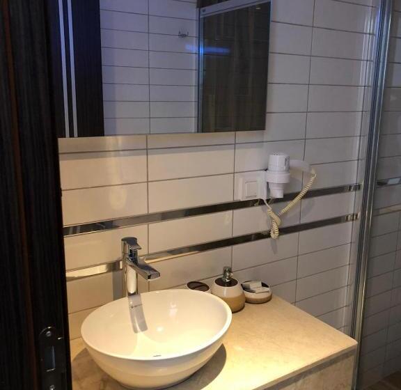 Quarto Triplo Estandar, Hermes