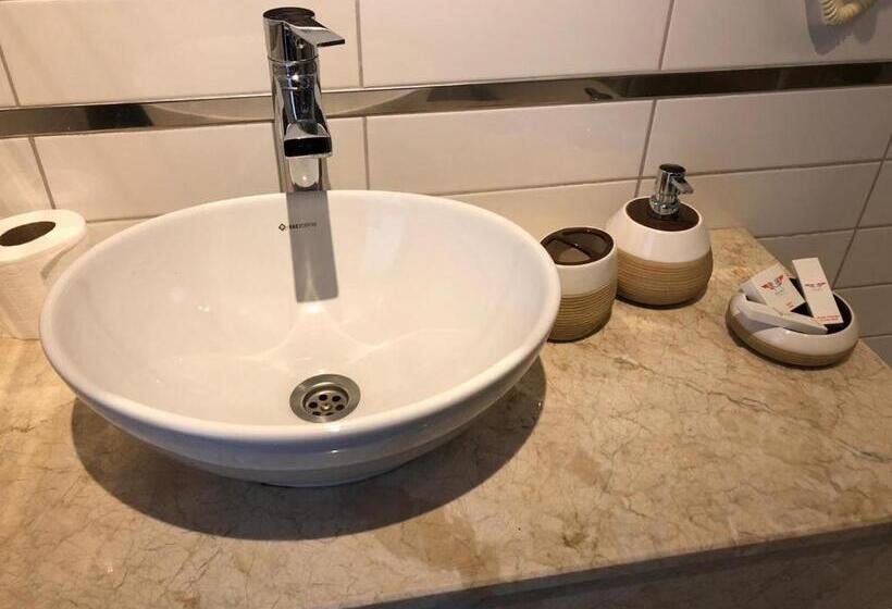 Quarto Triplo Estandar, Hermes