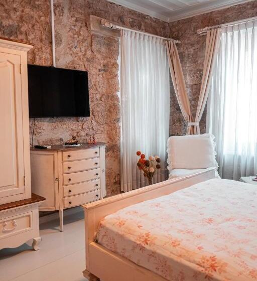 豪华房间, Hoşça Kal Alaçatı