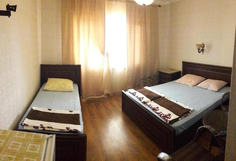 اتاق استاندارد سه نفره, Guest House Mihalych