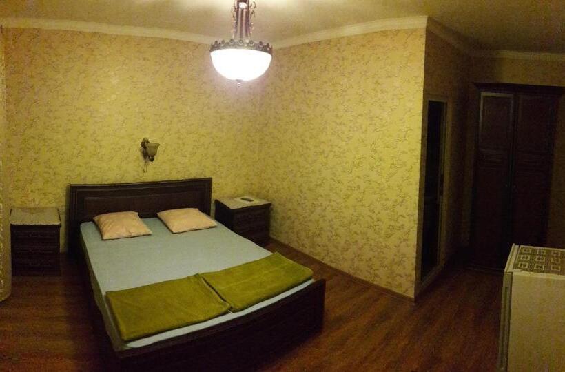 اتاق استاندارد سه نفره, Guest House Mihalych