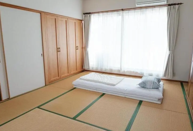 Talo 3 Makuuhuonetta, Maruhouse