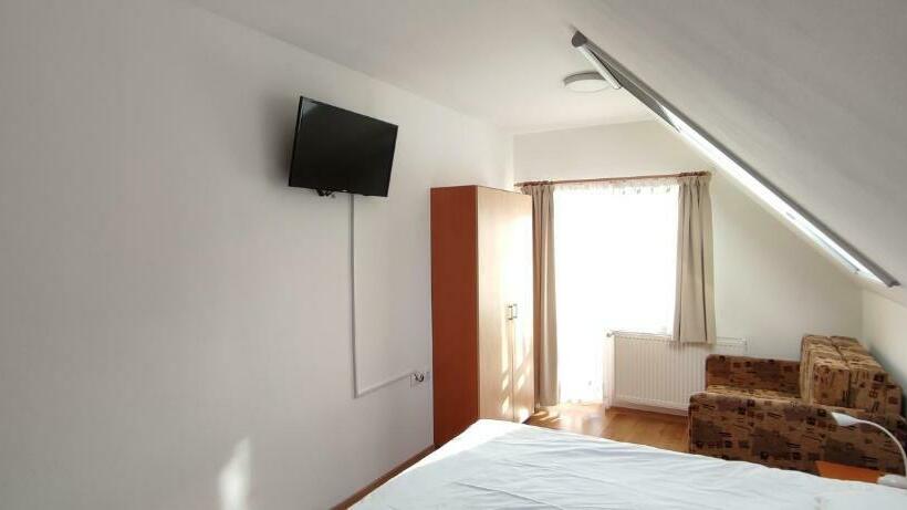 スタンダードルーム, Olt Part Vendégház