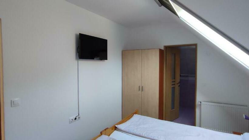 スタンダードルーム, Olt Part Vendégház