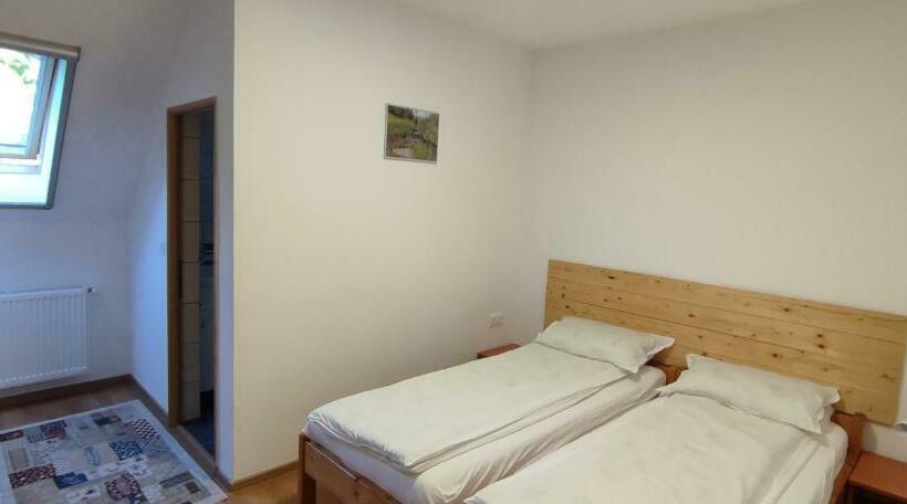 スタンダードルーム, Olt Part Vendégház