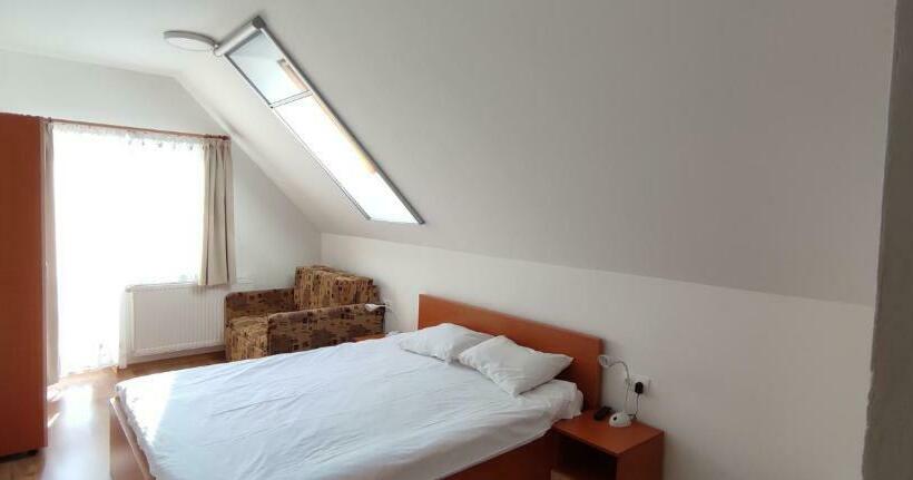 スタンダードルーム, Olt Part Vendégház