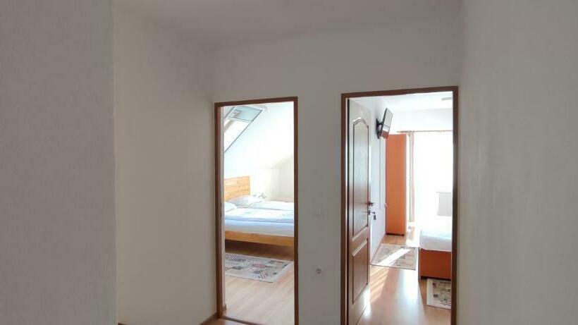 スタンダードルーム, Olt Part Vendégház