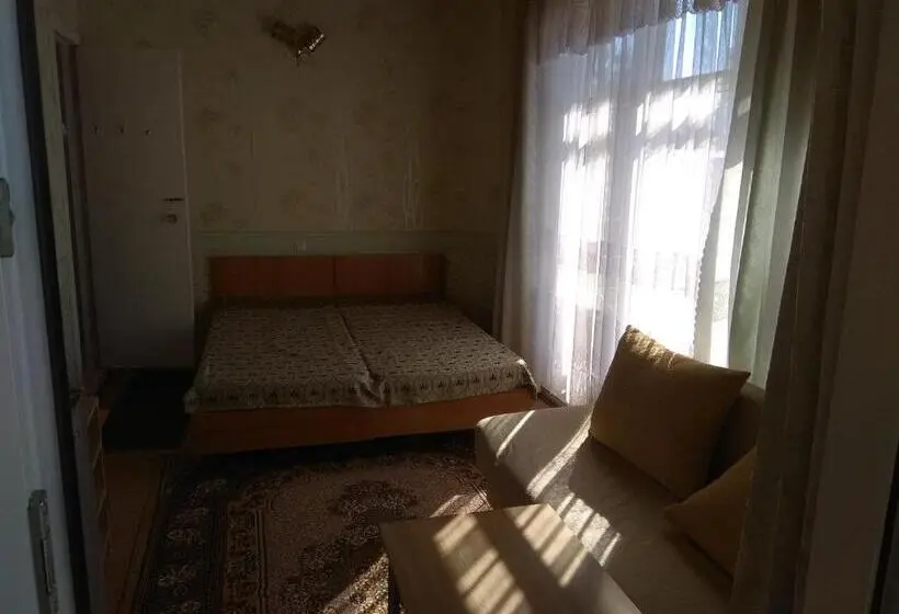 اتاق استاندارد سه نفره, Podsolnukhi Guest House