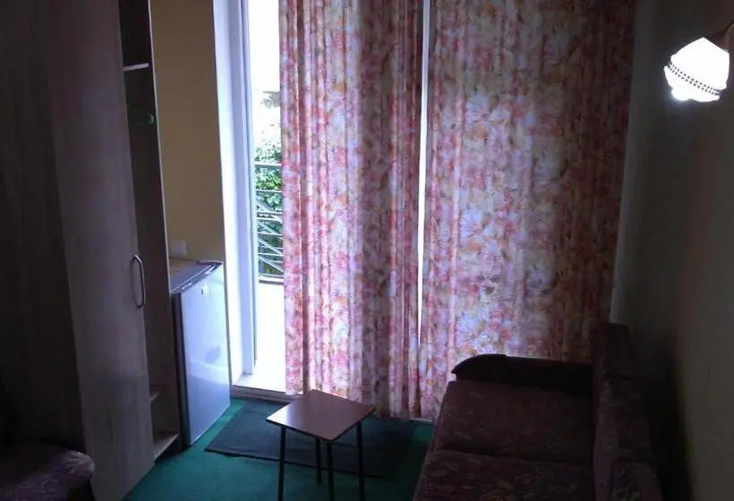 اتاق استاندارد سه نفره, Podsolnukhi Guest House