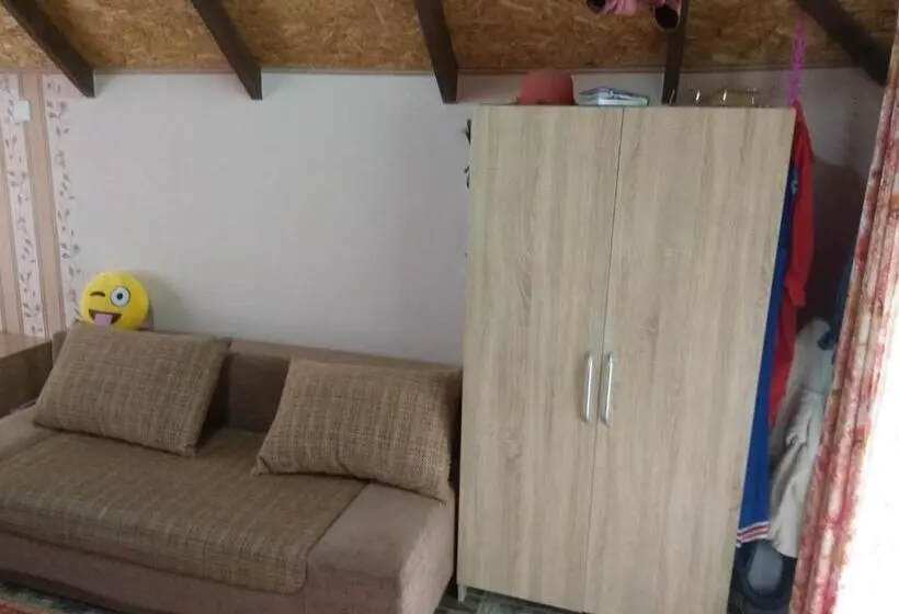 اتاق استاندارد سه تخته با بالکن, Podsolnukhi Guest House