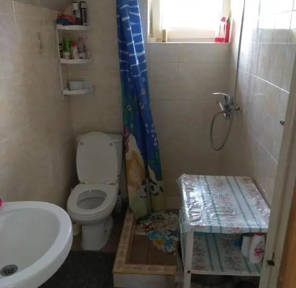 اتاق استاندارد سه تخته با بالکن, Podsolnukhi Guest House