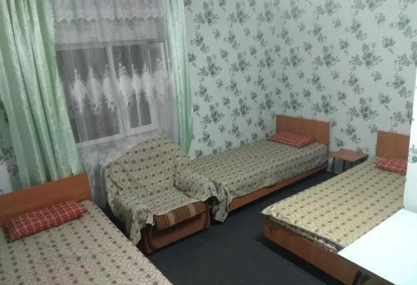 اتاق کلاسیک سه تخته, Podsolnukhi Guest House
