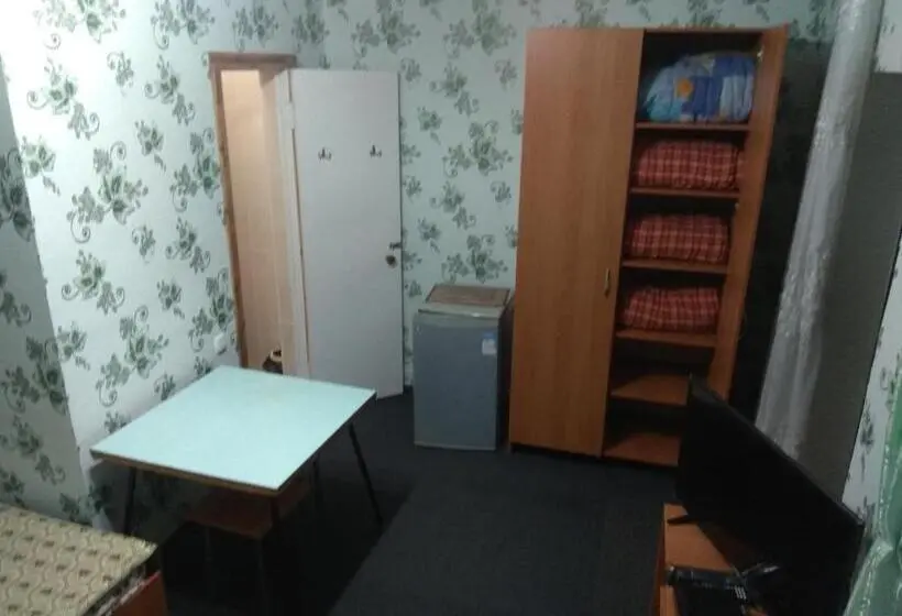 اتاق کلاسیک سه تخته, Podsolnukhi Guest House