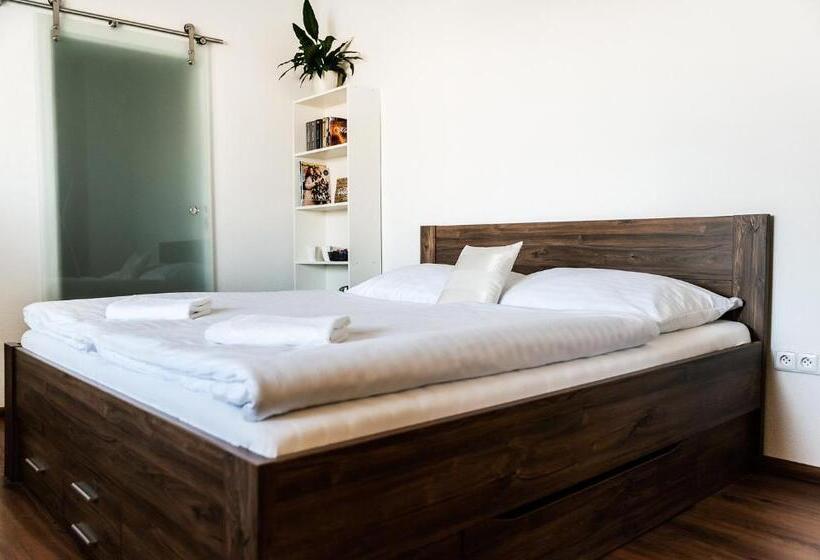 חדר סטנדרט, Aerocafe