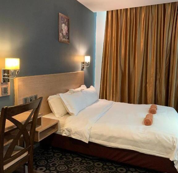 اتاق استاندارد, The Room