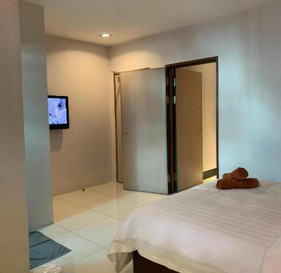 اتاق خانوادگی, The Room