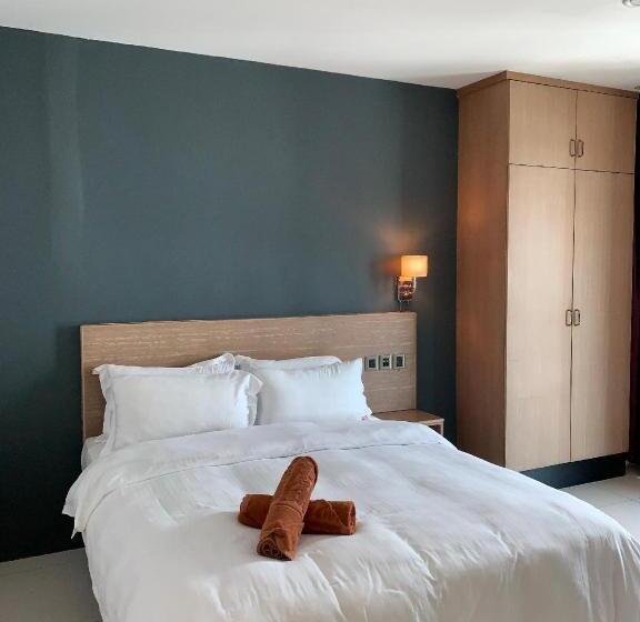 اتاق خانوادگی, The Room