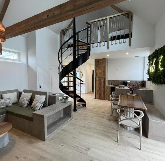 Дом 3 Спальни, Domaine Du Grand Caugy