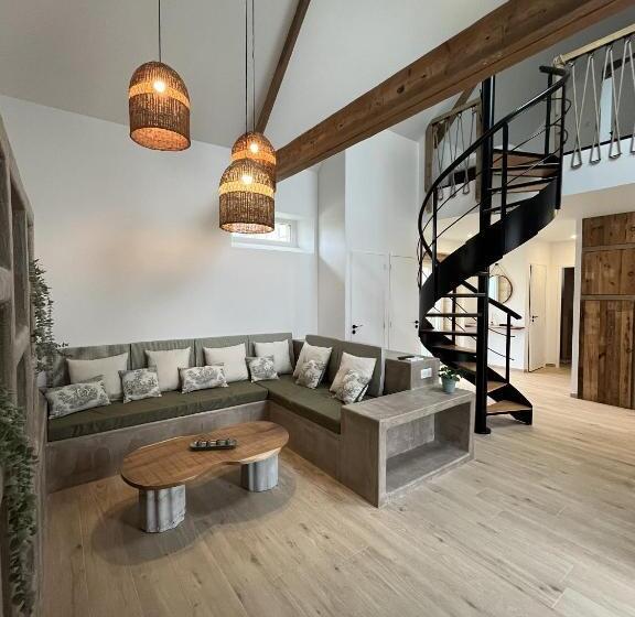 Дом 3 Спальни, Domaine Du Grand Caugy