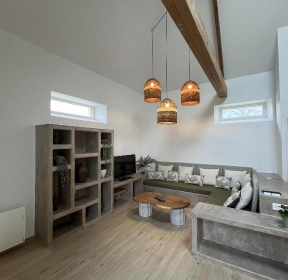 Дом 3 Спальни, Domaine Du Grand Caugy