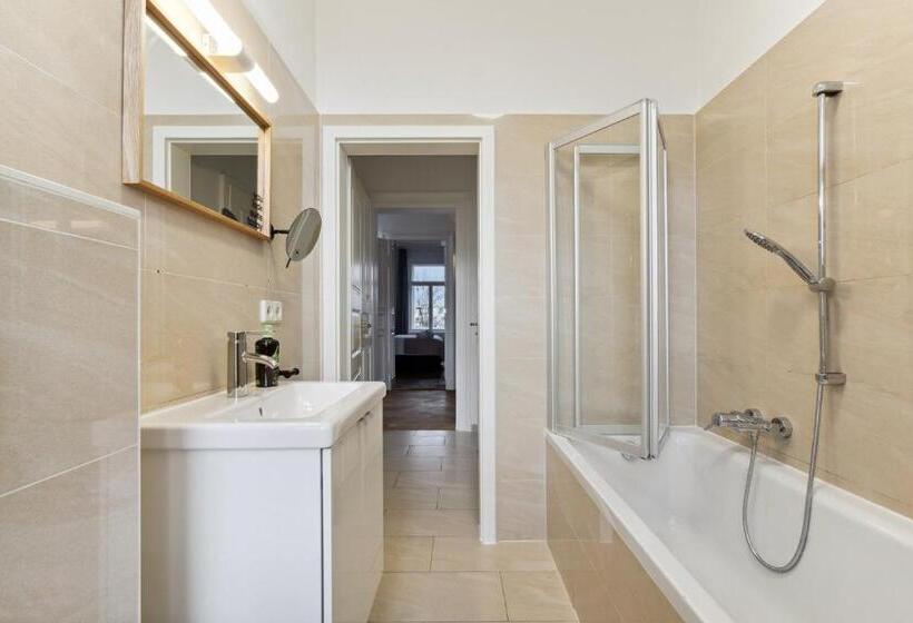 2 Bedroom Suite with Balcony, Limehome Dresden Antonstraße