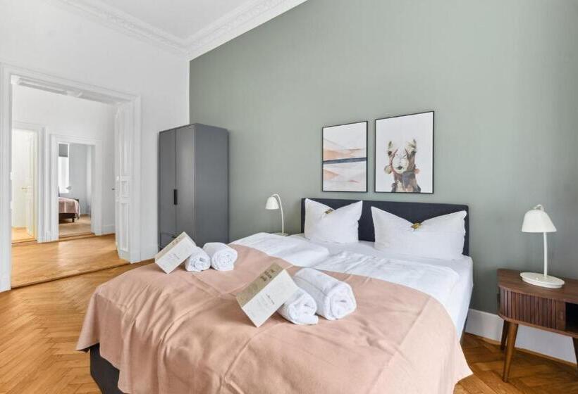 2 Bedroom Suite with Balcony, Limehome Dresden Antonstraße