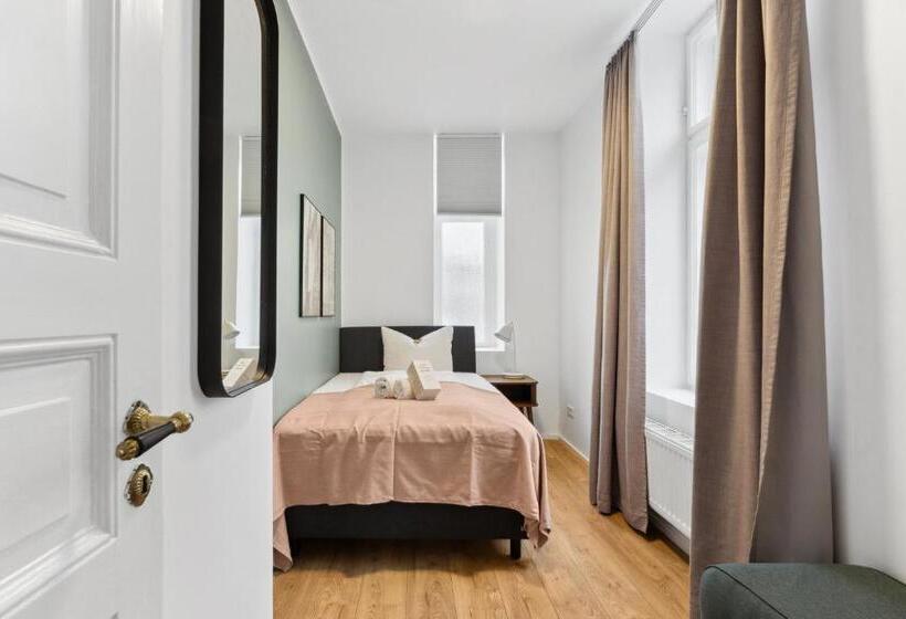 2 Bedroom Suite with Balcony, Limehome Dresden Antonstraße