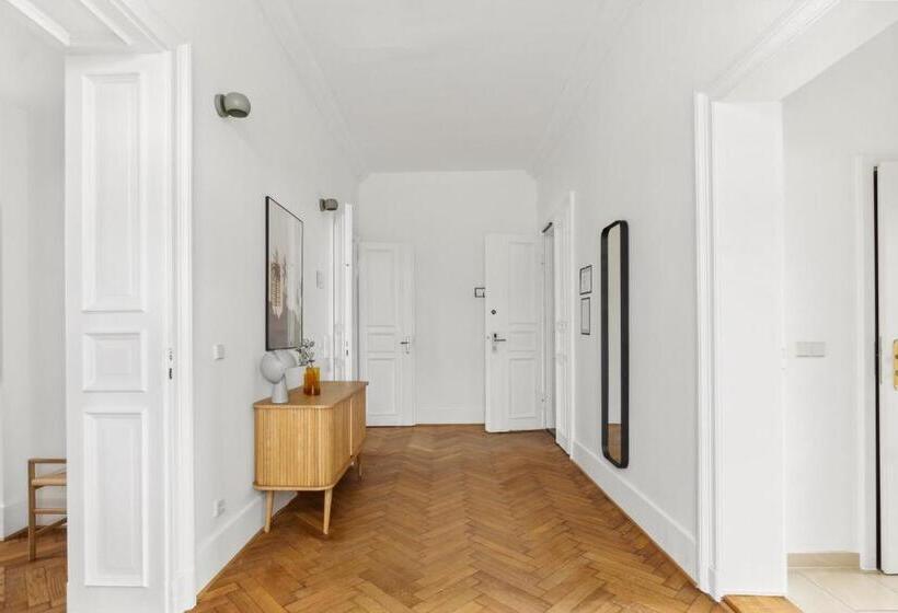 2 Bedroom Suite with Balcony, Limehome Dresden Antonstraße