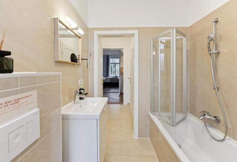 2 Bedroom Suite with Balcony, Limehome Dresden Antonstraße