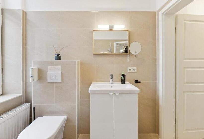 2 Bedroom Suite with Balcony, Limehome Dresden Antonstraße