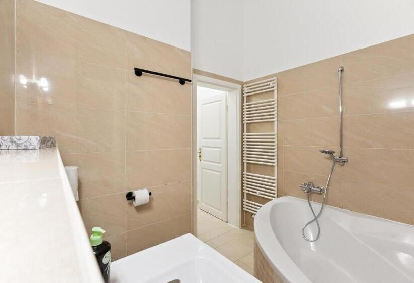 带2个卧室的套房, Limehome Dresden Antonstraße