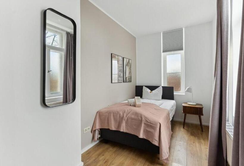 2 Bedroom Suite with Balcony, Limehome Dresden Antonstraße