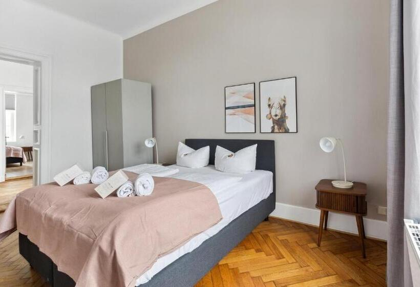 2 Bedroom Suite with Balcony, Limehome Dresden Antonstraße