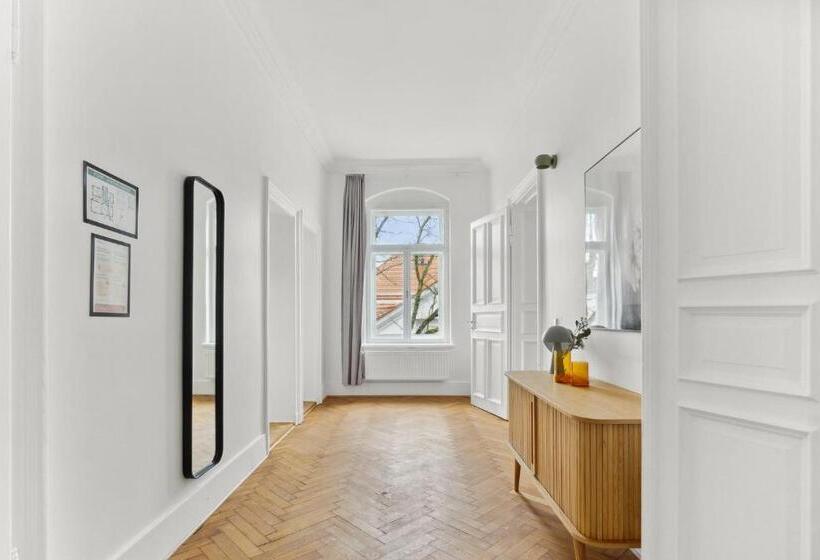 2 Bedroom Suite with Balcony, Limehome Dresden Antonstraße