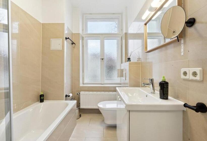 2 Bedroom Suite with Balcony, Limehome Dresden Antonstraße