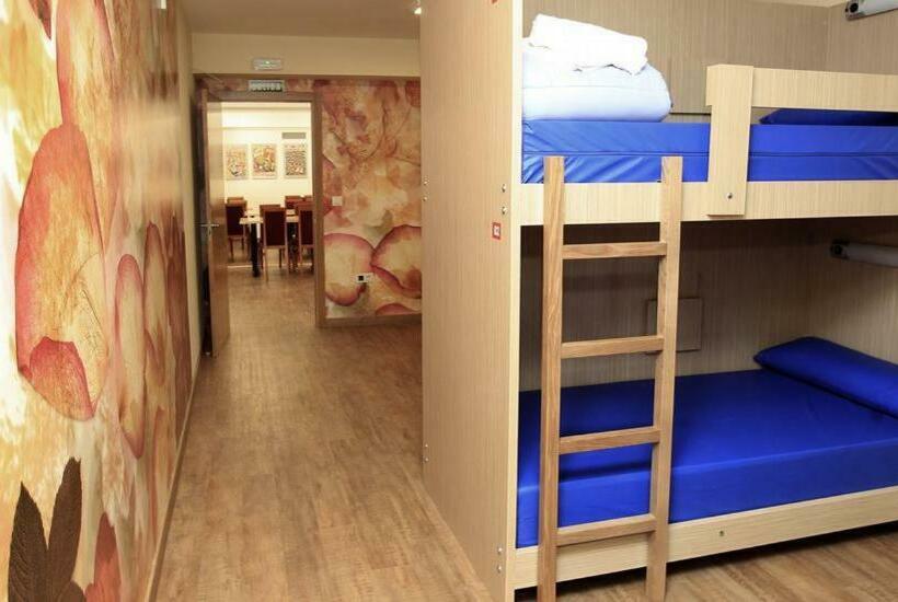 سرير فى غرفة مشتركه, El Albergue Del Montero