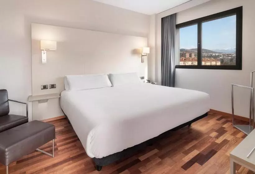 سوییت جونیور, B&b Hotel Granada Estación